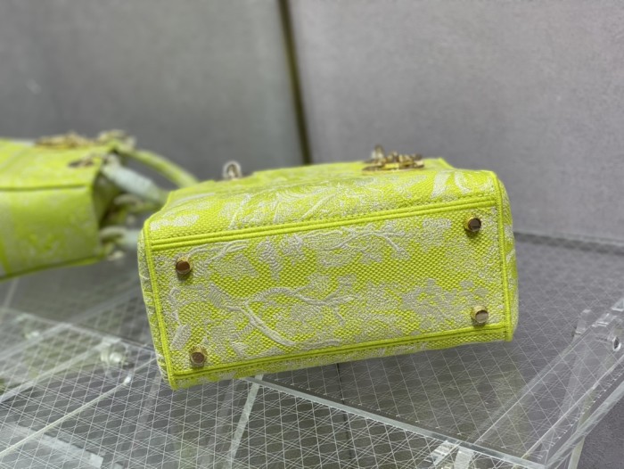 Handbag   Dior  size  24 cm