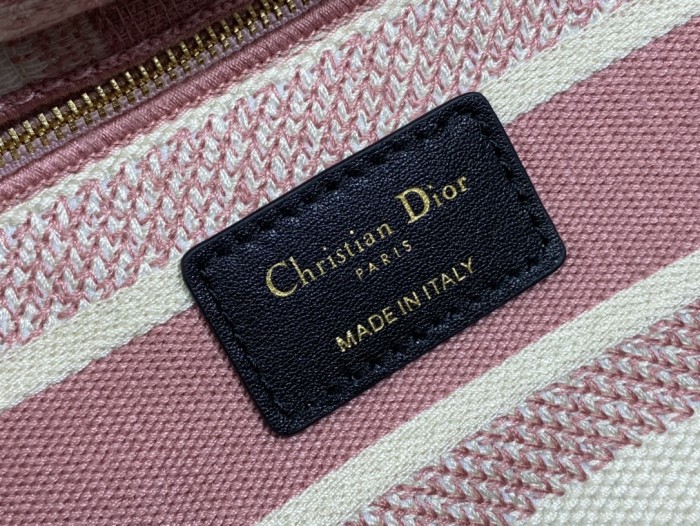 Handbag   Dior  size  24 cm