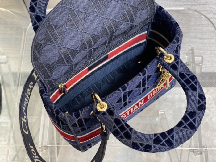  Handbag   Dior  size 24 cm