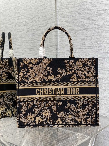  Handbag   Dior   size  42*18*35 cm