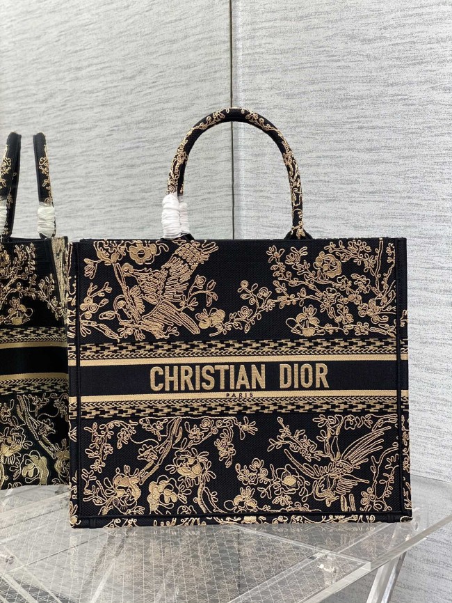  Handbag   Dior   size  42*18*35 cm