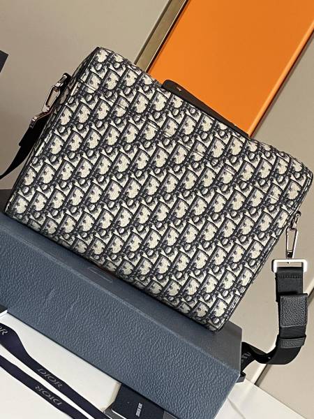  Handbag   Dior  93358  size  29x 21x 7  cm