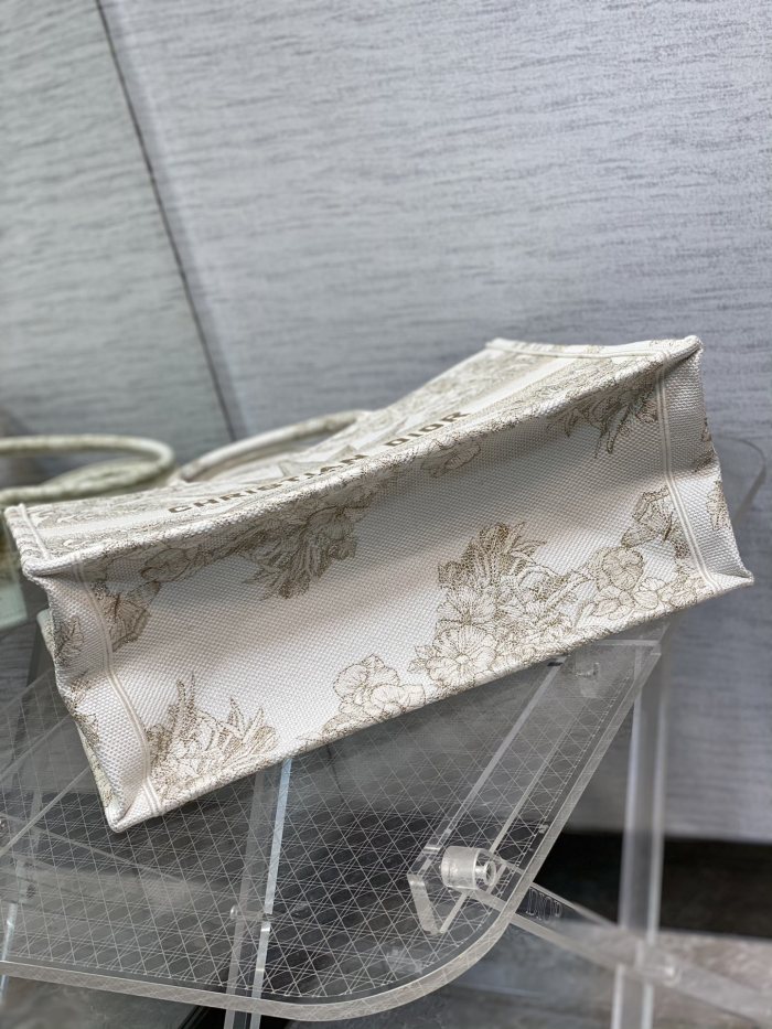  Handbag   Dior  size  42*18*35 cm