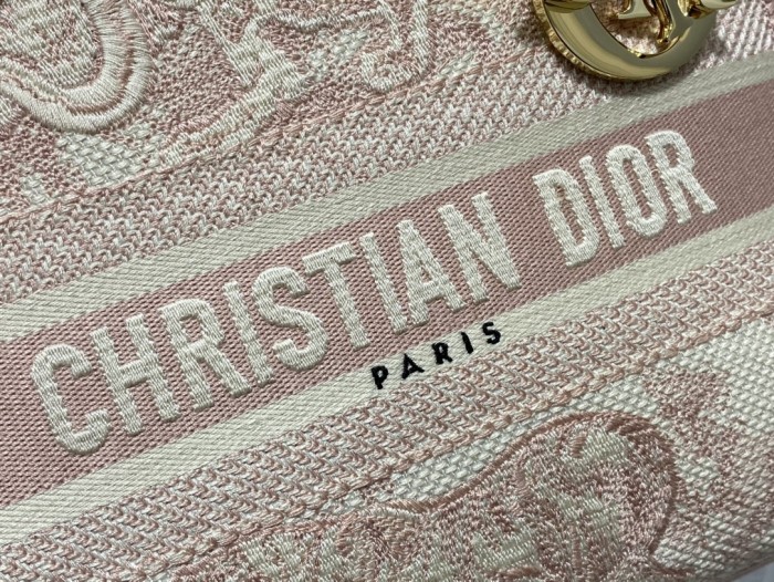  Handbag   Dior  size  24 cm