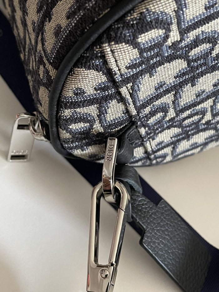  Handbag   Dior  93304  size  21.3x12.5x12.5 cm