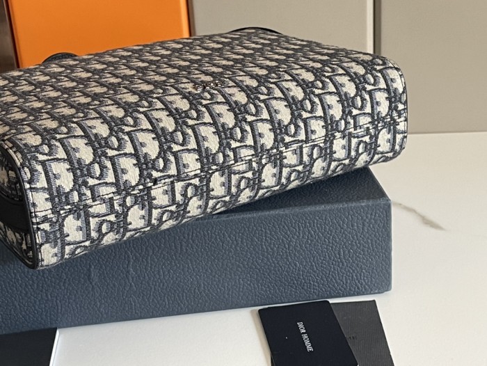  Handbag   Dior  93358  size  29x 21x 7  cm