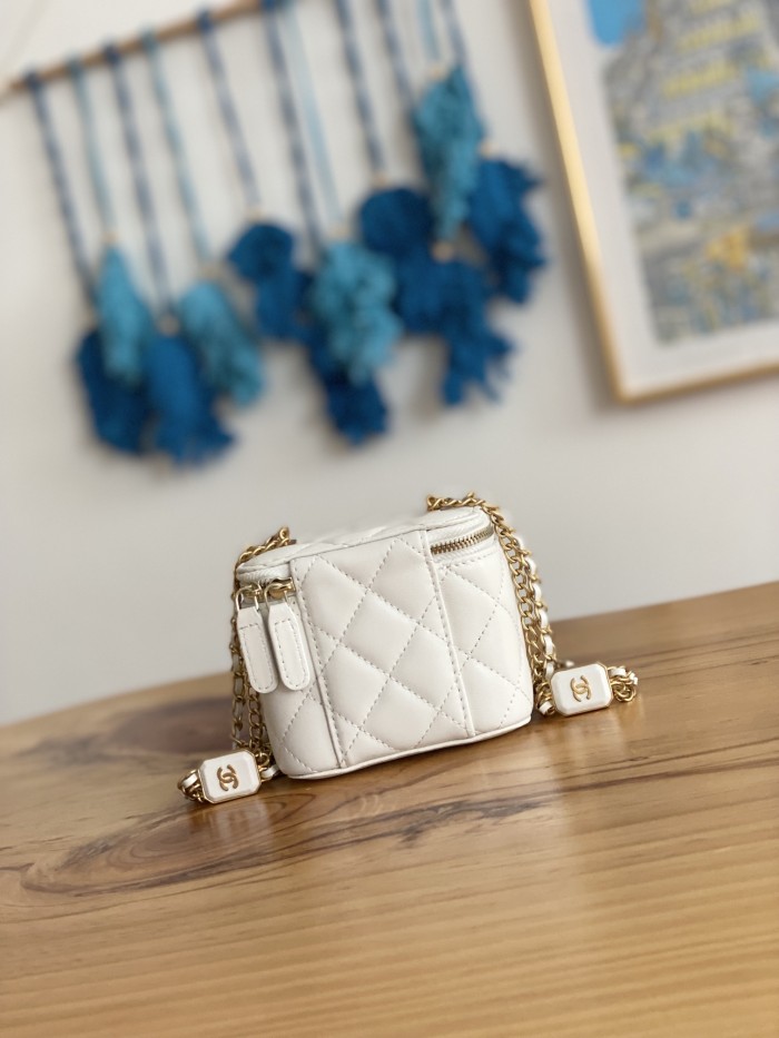 Handbag Chanel  81218  size  11 8.5 7  cm