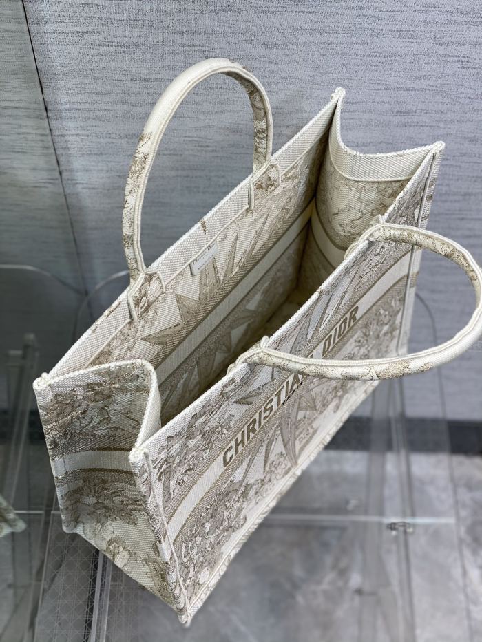  Handbag   Dior  size  42*18*35 cm