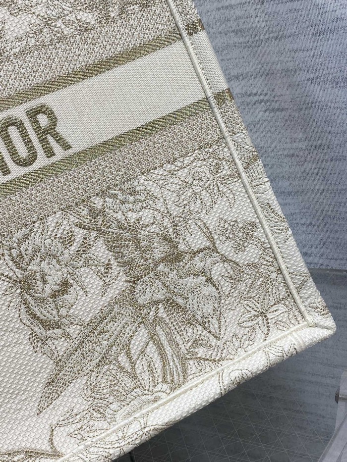 Handbag   Dior  size  42*18*35 cm