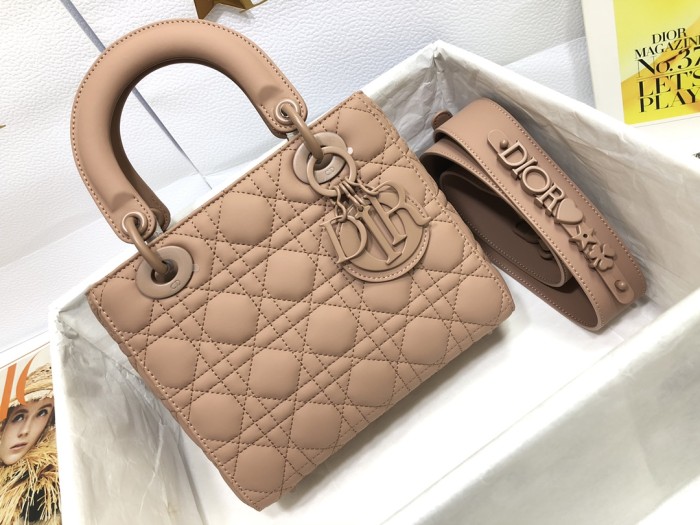 Handbag  Dior  M0538  size  20*16.5*8  cm