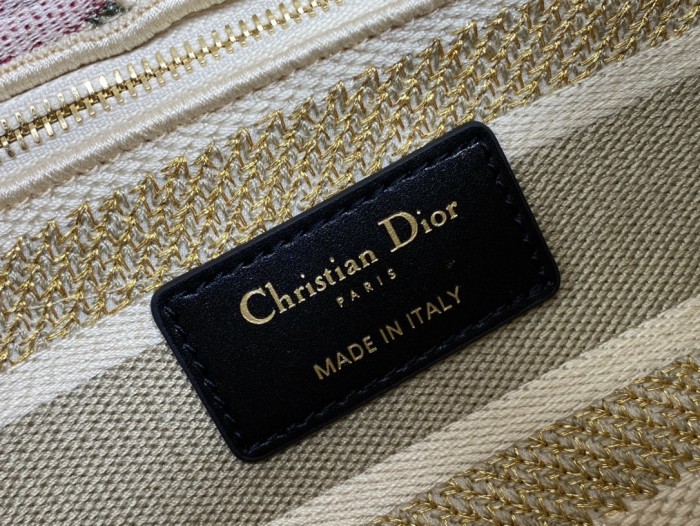 Handbag   Dior  size  24 cm