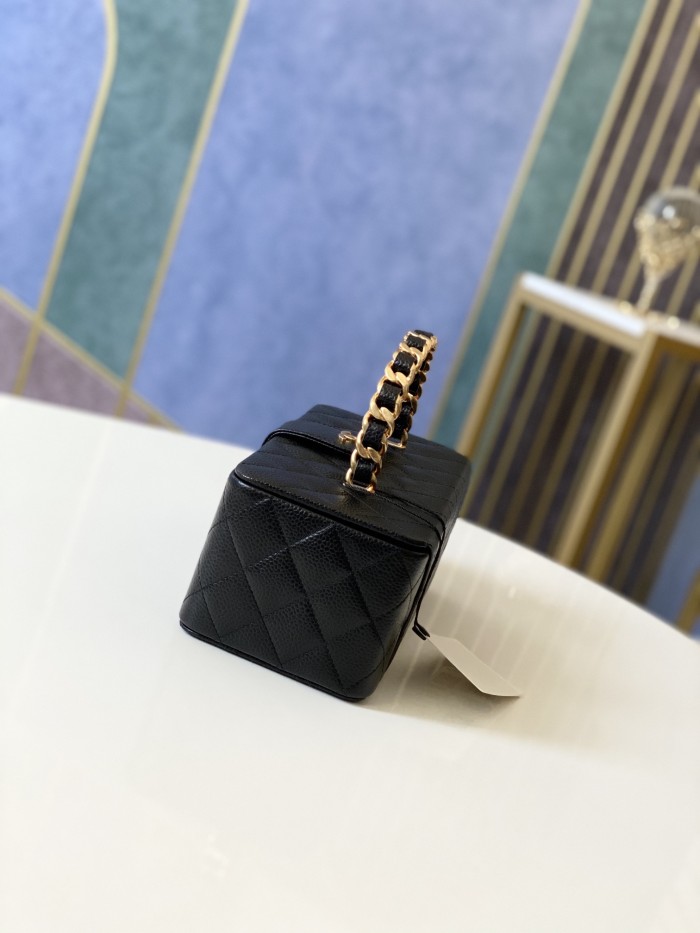 Handbag    Chanel  01919  size 22 10 8.5 cm