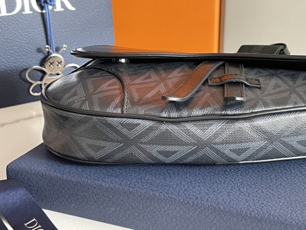  Handbag   Dior  D93305  size  26-19-4.5  cm