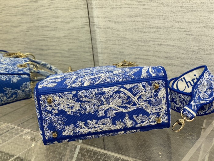  Handbag   Dior  size 24 cm