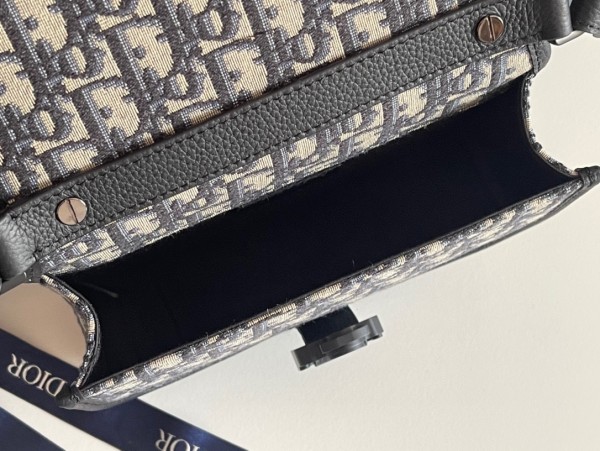  Handbag   Dior  93352  size  20.5*16*5  cm