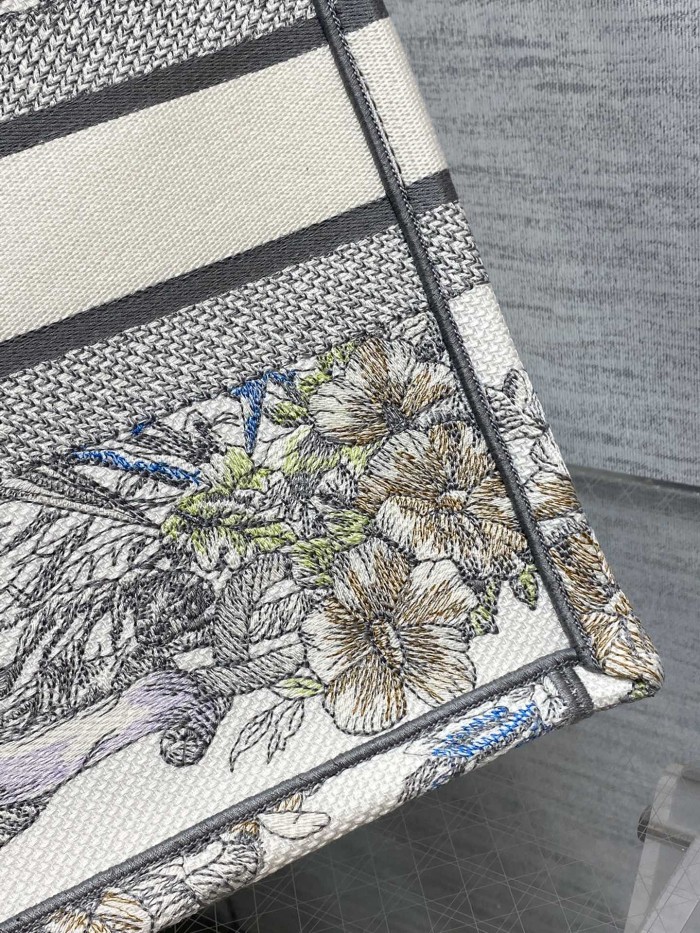  Handbag   Dior  size  36*18*28 cm