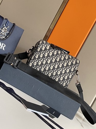  Handbag   Dior  93359  size  22x 15x 6  cm