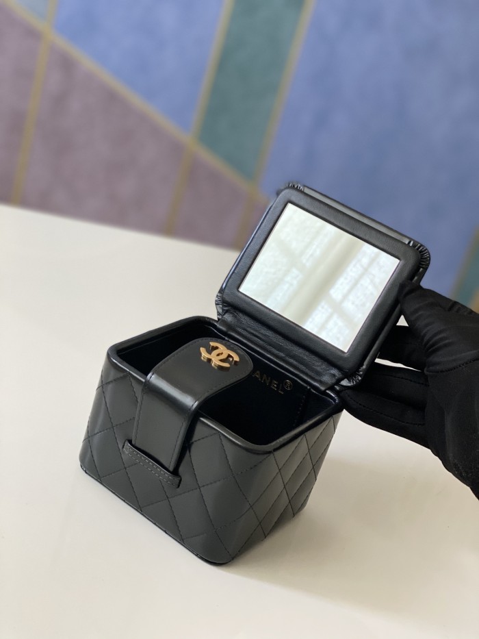 Handbag    Chanel  size  11*9.5*8.5 cm