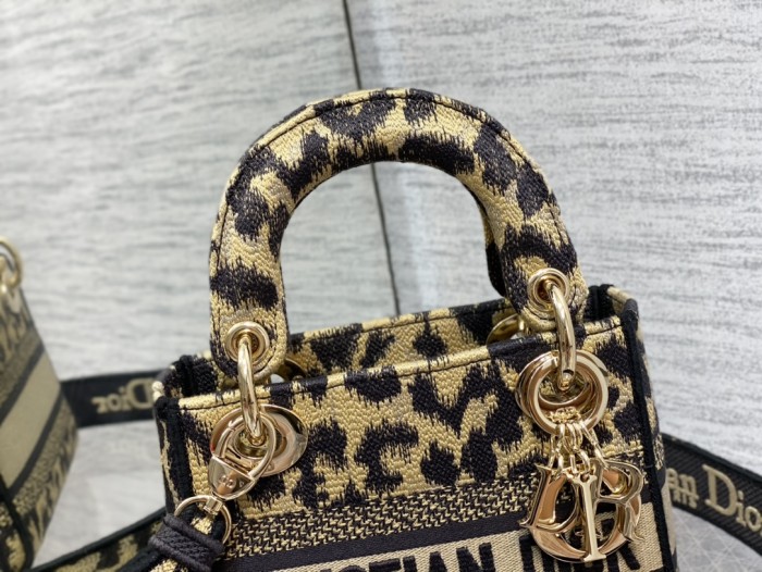 Handbag   Dior  size  𝟏𝟕 𝐜𝐦