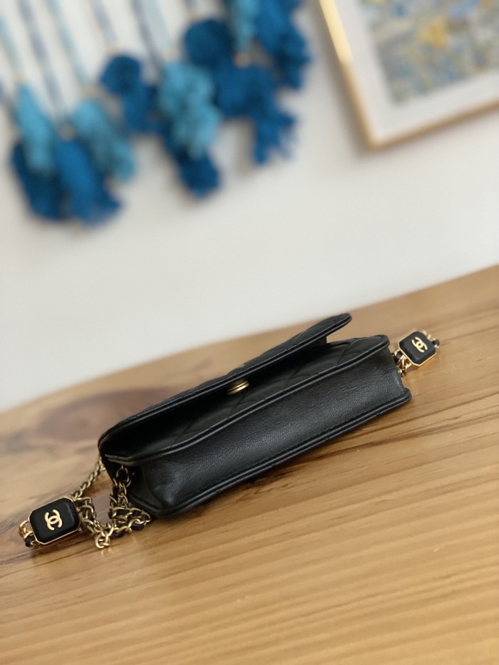 Handbag  Chanel   81216  size 15.2 9.5   3.5 cm