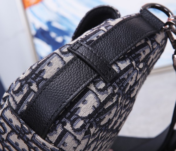  Handbag   Dior  CD93315  size  24*17*8  cm