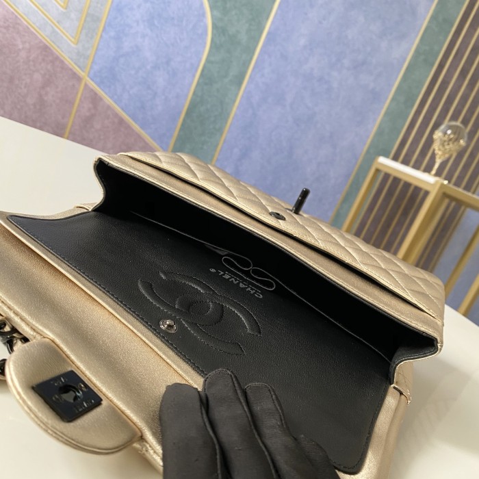 Handbag   Chanel 112  size  25 cm