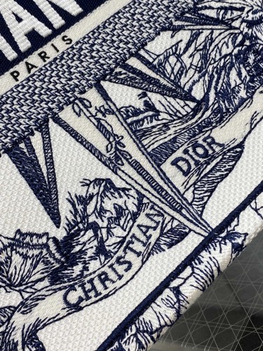  Handbag   Dior  size   36*18*28 cm