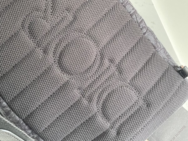  Handbag   Dior   size  21 x 32 x 10  cm