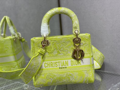 Handbag   Dior  size  24 cm