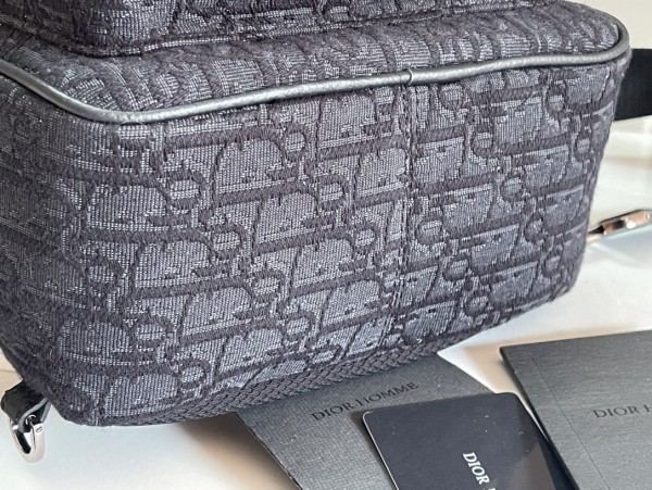  Handbag   Dior   size  21 x 32 x 10  cm