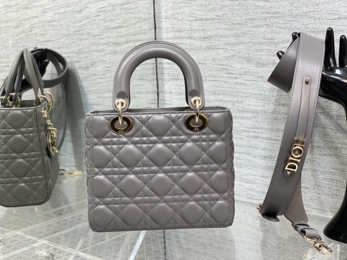  Handbag  Dior  size  20 cm