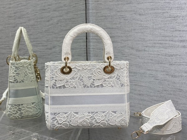  Handbag   Dior  size 24 cm