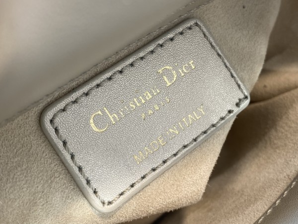 Handbag  Dior  size  12*10*5 cm