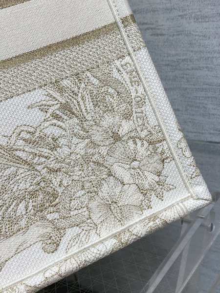  Handbag   Dior  size  42*18*35 cm