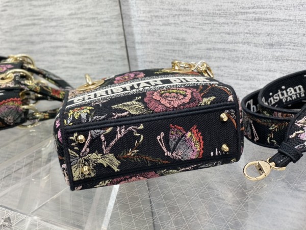   Handbag  Dior  size  17*7*15 cm  