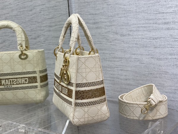  Handbag   Dior   size  24 cm