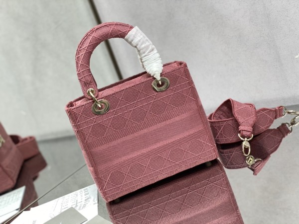 Handbag   Dior  size  24 cm