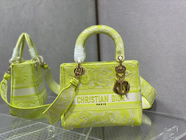 Handbag   Dior  size  24 cm