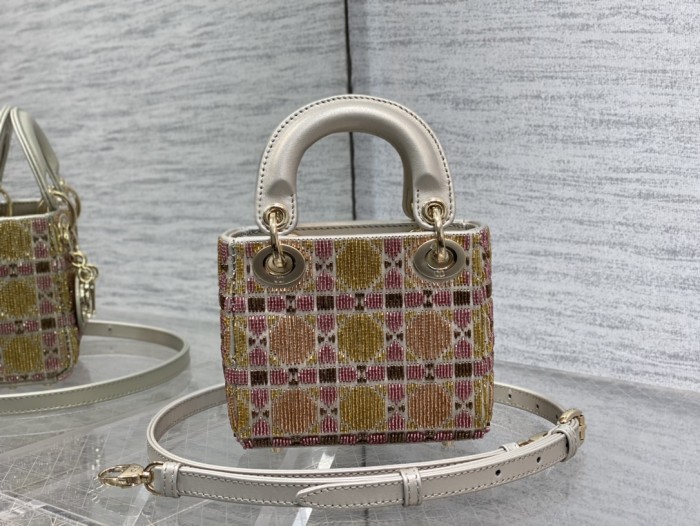 Handbag  Dior  size  12*10*5 cm