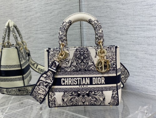  Handbag   Dior  size 24 cm