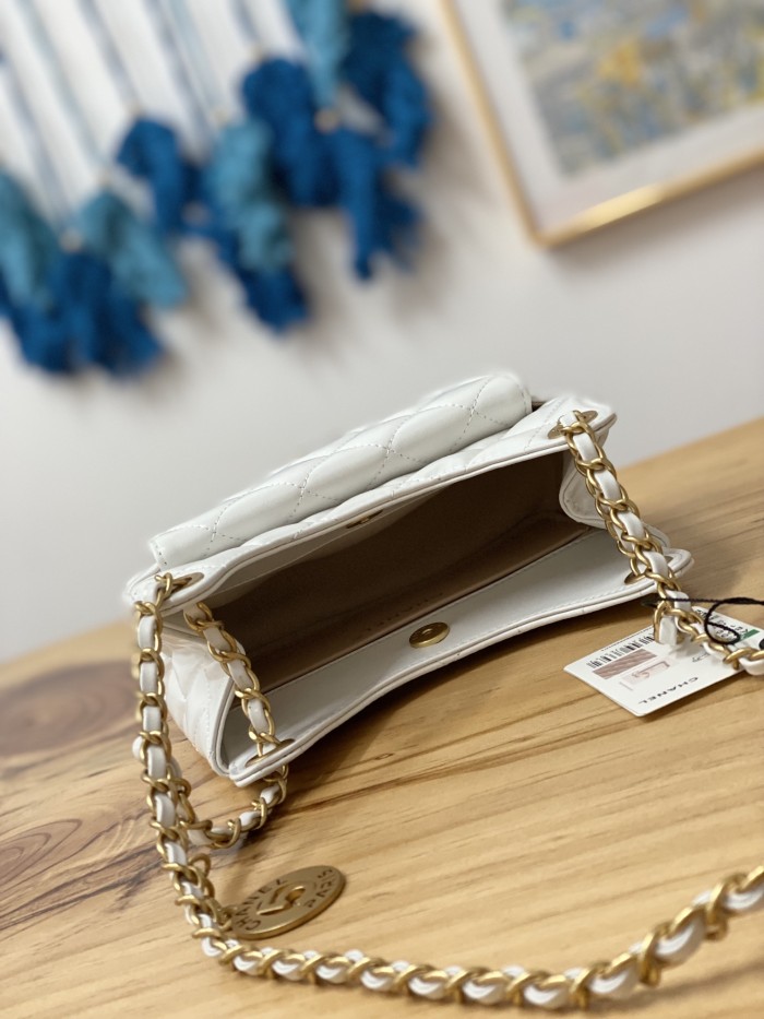 Handbag  Chanel  AS3710 size 17×19×6 cm