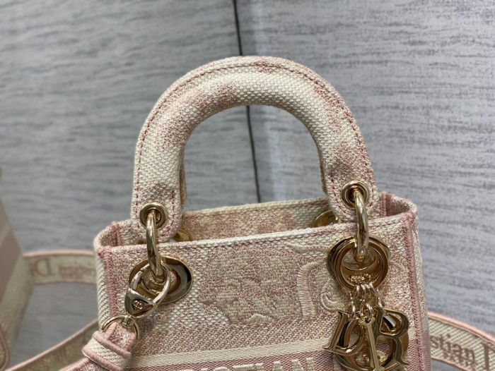 Handbag   Dior   size 𝟏𝟕 𝐜𝐦