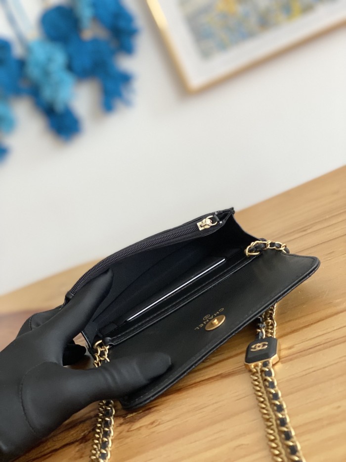 Handbag  Chanel   81216  size 15.2 9.5   3.5 cm