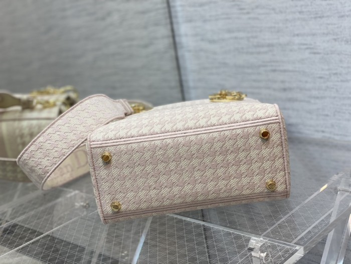  Handbag   Dior   size  24 cm