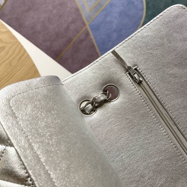 Handbag   Chanel 112  size  25 cm