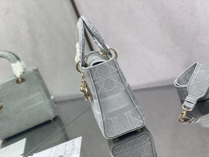 Handbag   Dior  size   24 cm