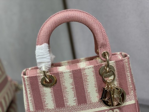 Handbag   Dior  size  24 cm