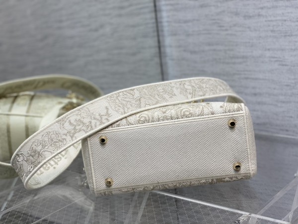  Handbag   Dior  size  24 cm