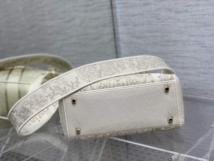  Handbag   Dior  size  24 cm