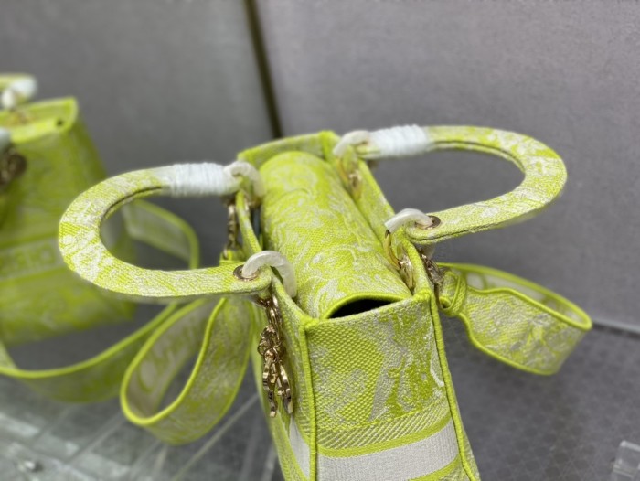 Handbag   Dior  size  24 cm